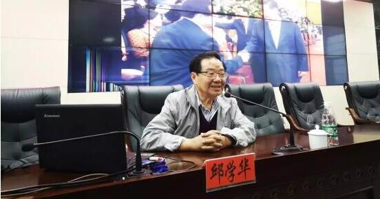这沓信里有悲伤的故事，却不乏喜悦和快乐，怎么回事？