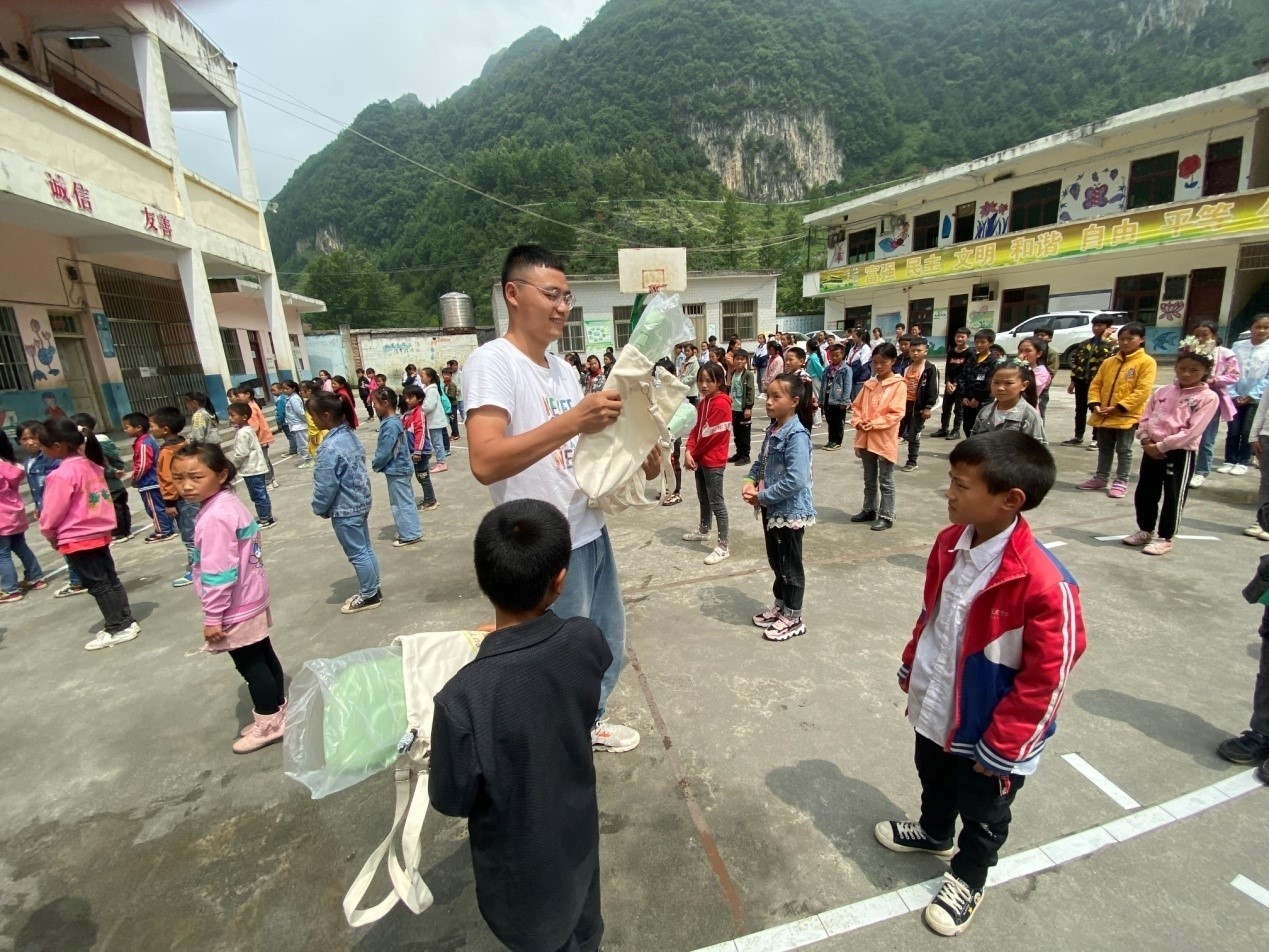 静默中的温暖和力量|赫章县“点对点”配送保障群众生活需求_社区_封控区_居民